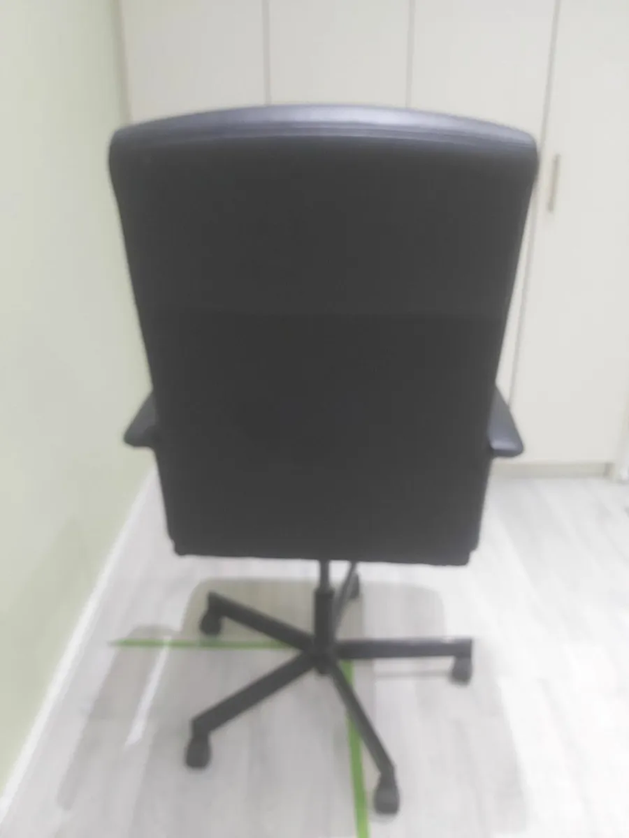 Office chair - Image 1
