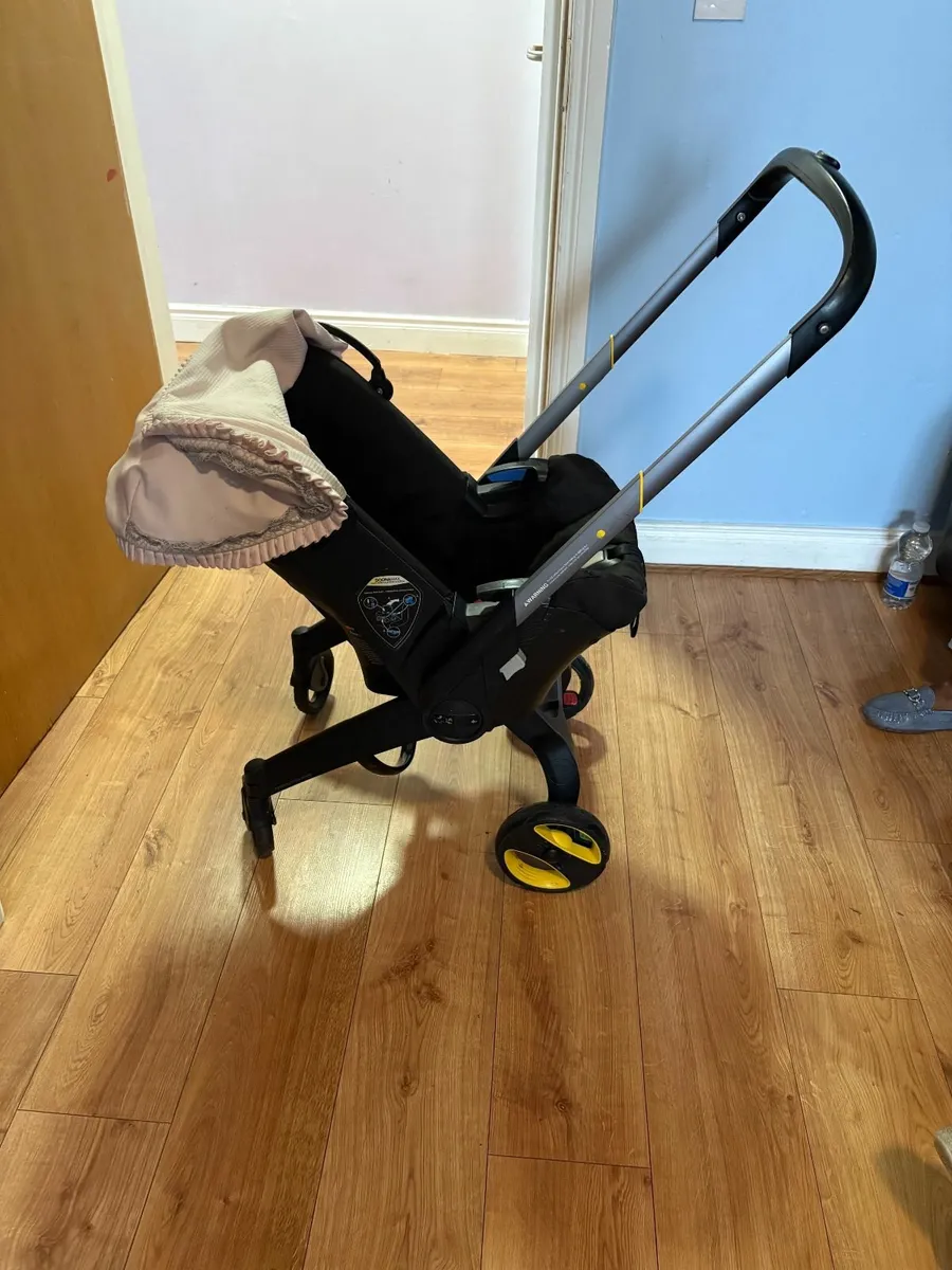 Fold able buggy into car seat - Image 1