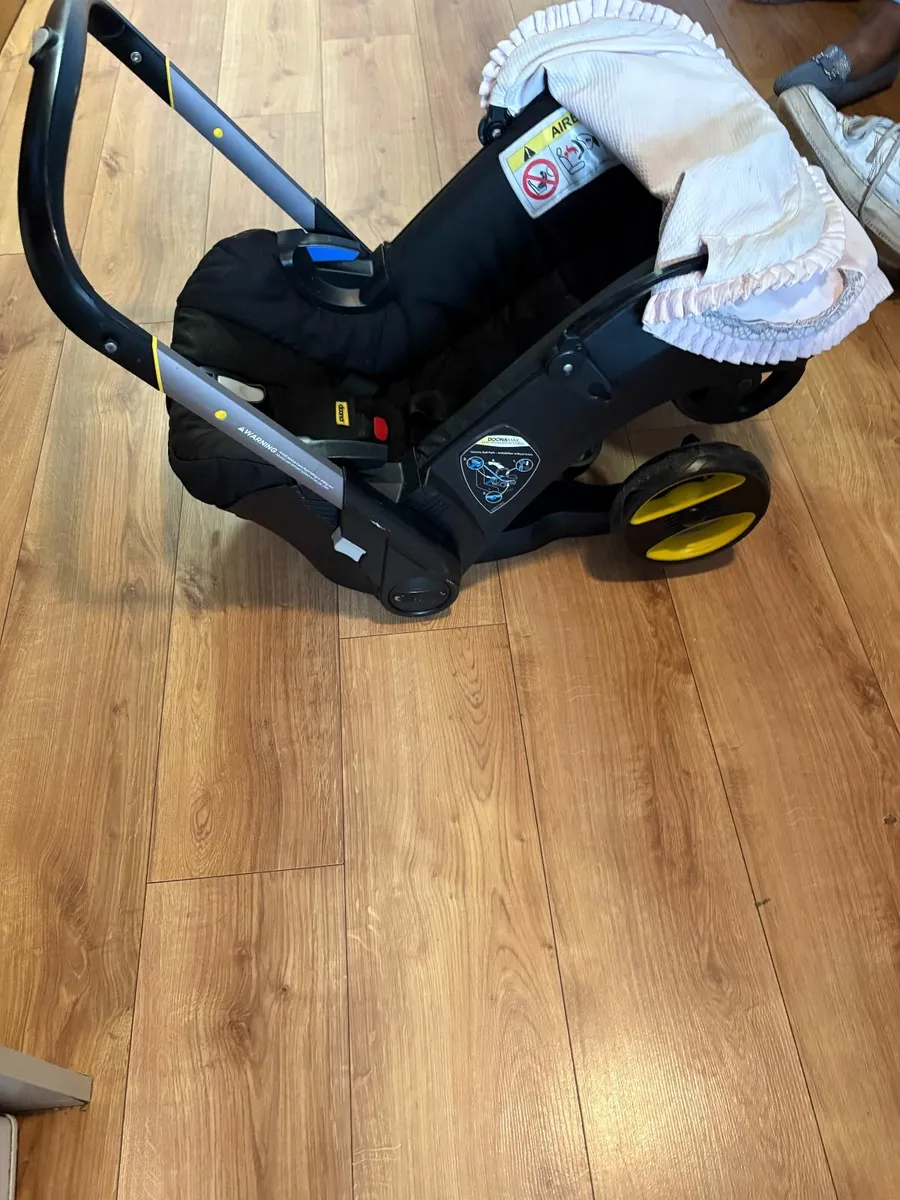 Fold able buggy into car seat - Image 3