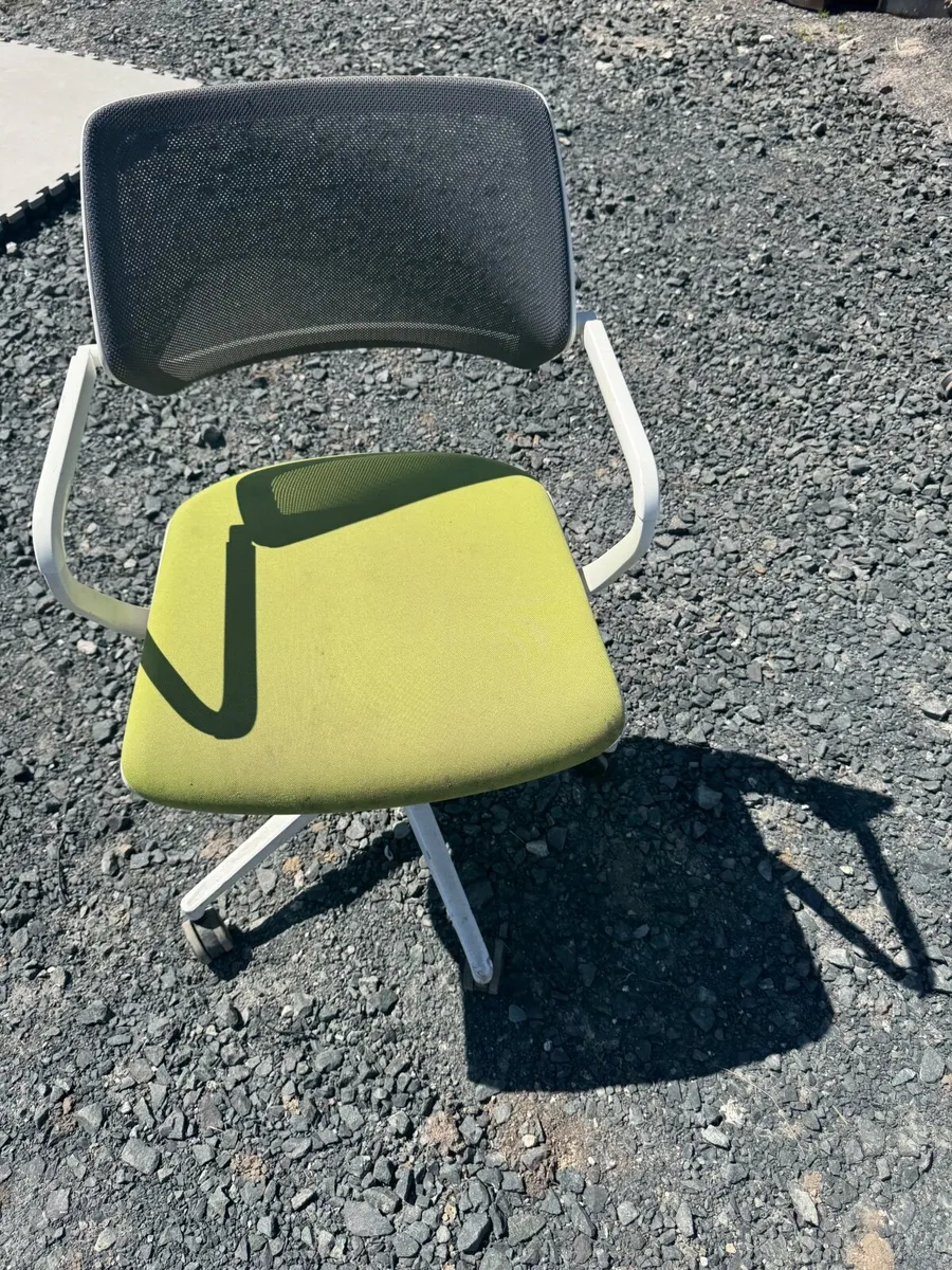 Green office chairs - Image 1