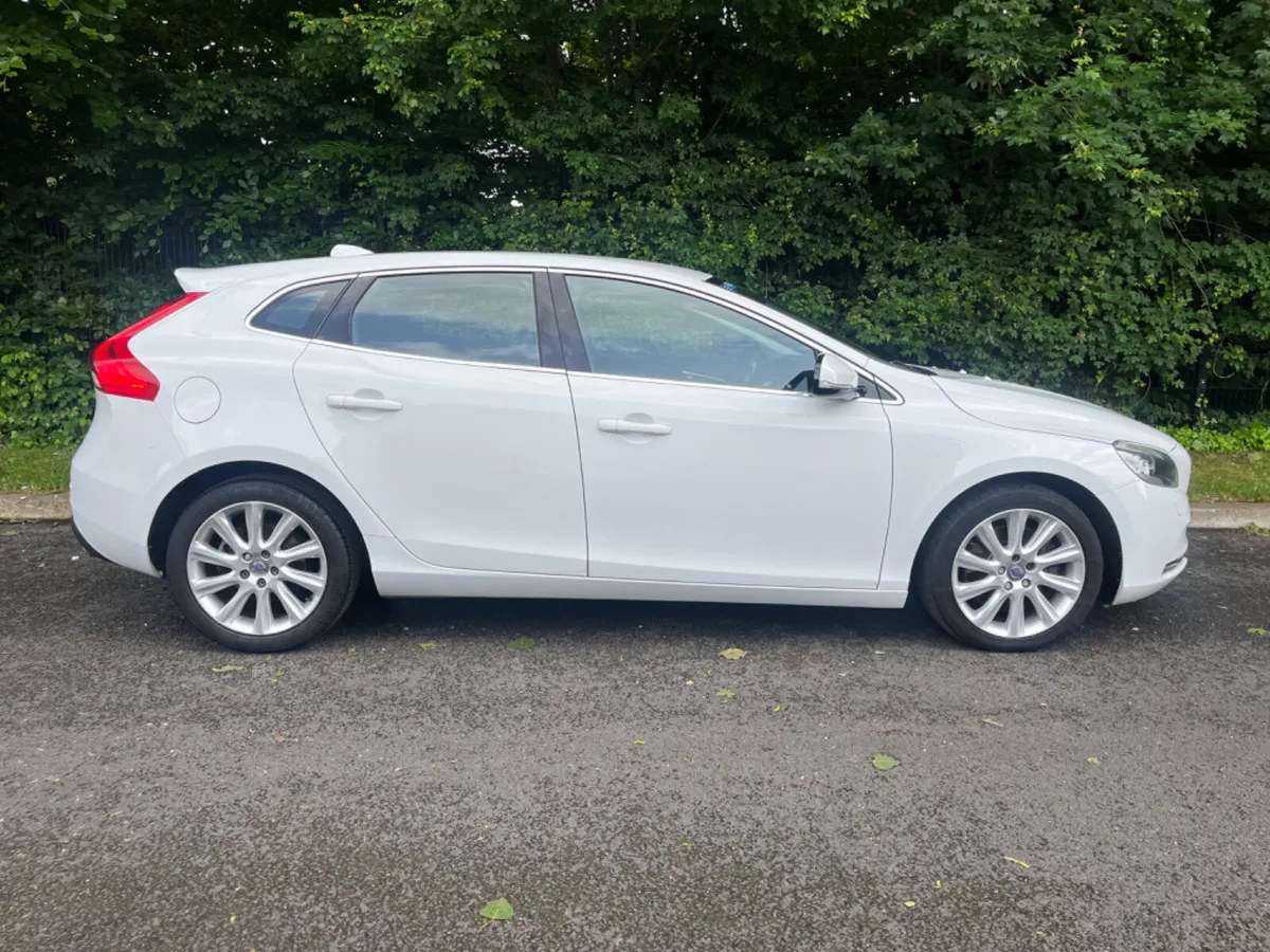 Volvo V40 2014 ( NCT 08/26) - Image 3