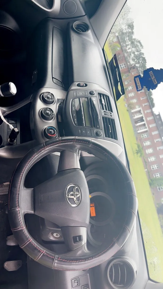 2012 Toyota rav4 - Image 4