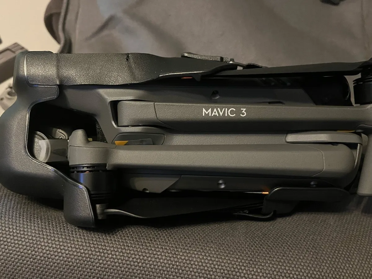 DJI Mavic 3 Flymore Edition (3 Batteries) - Image 3