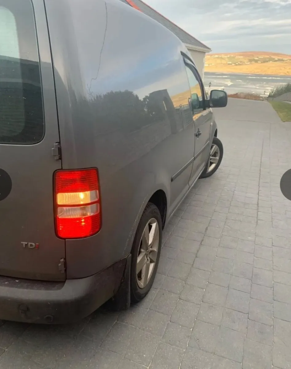 Volkswagen Caddy 2012 - Image 2