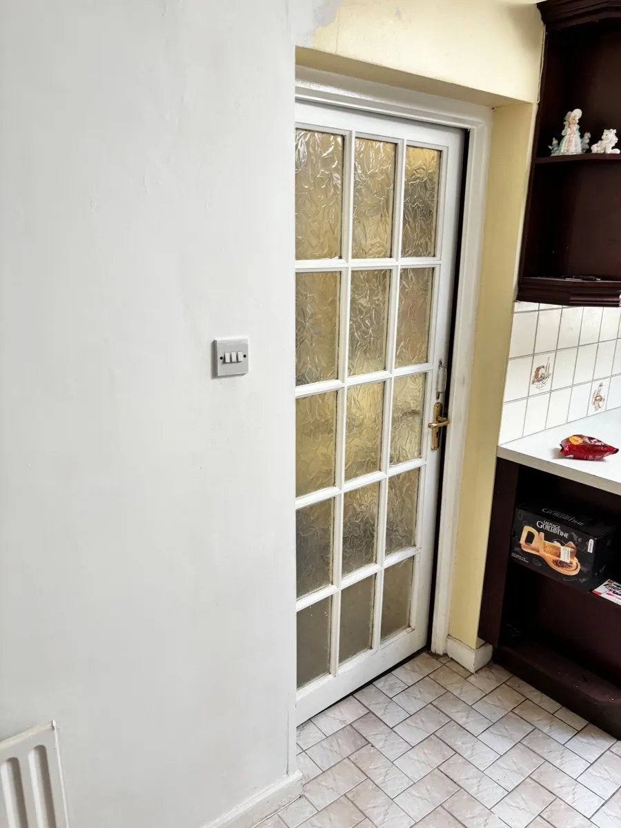6 solid teak doors - Image 1