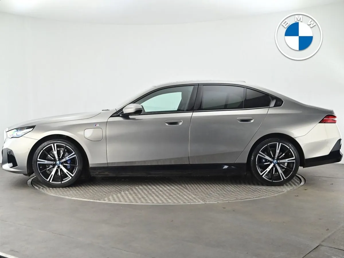 BMW 5 Series 530e M Sport Saloon - Image 3