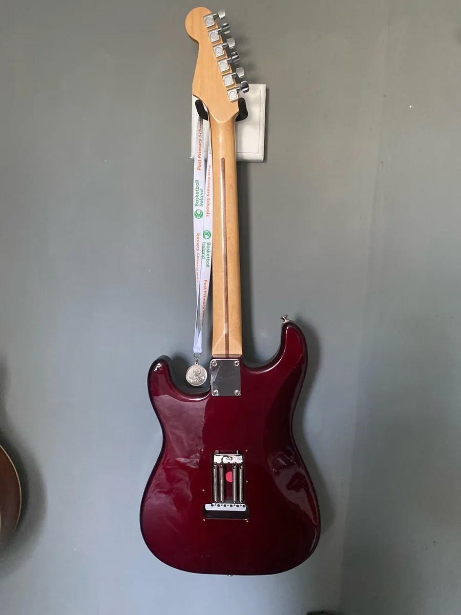 2002 fender STRATOCASTER Mexican - Image 2