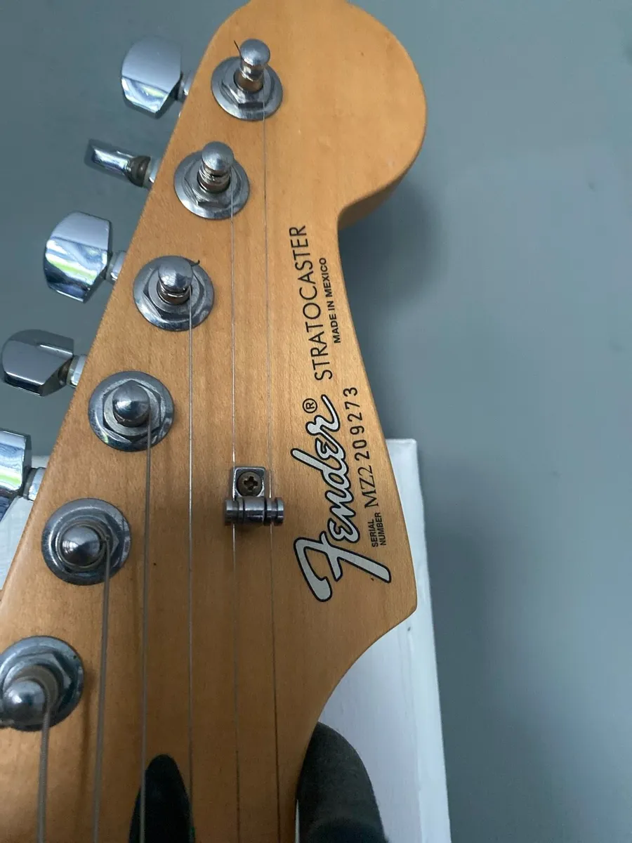 2002 fender STRATOCASTER Mexican - Image 4