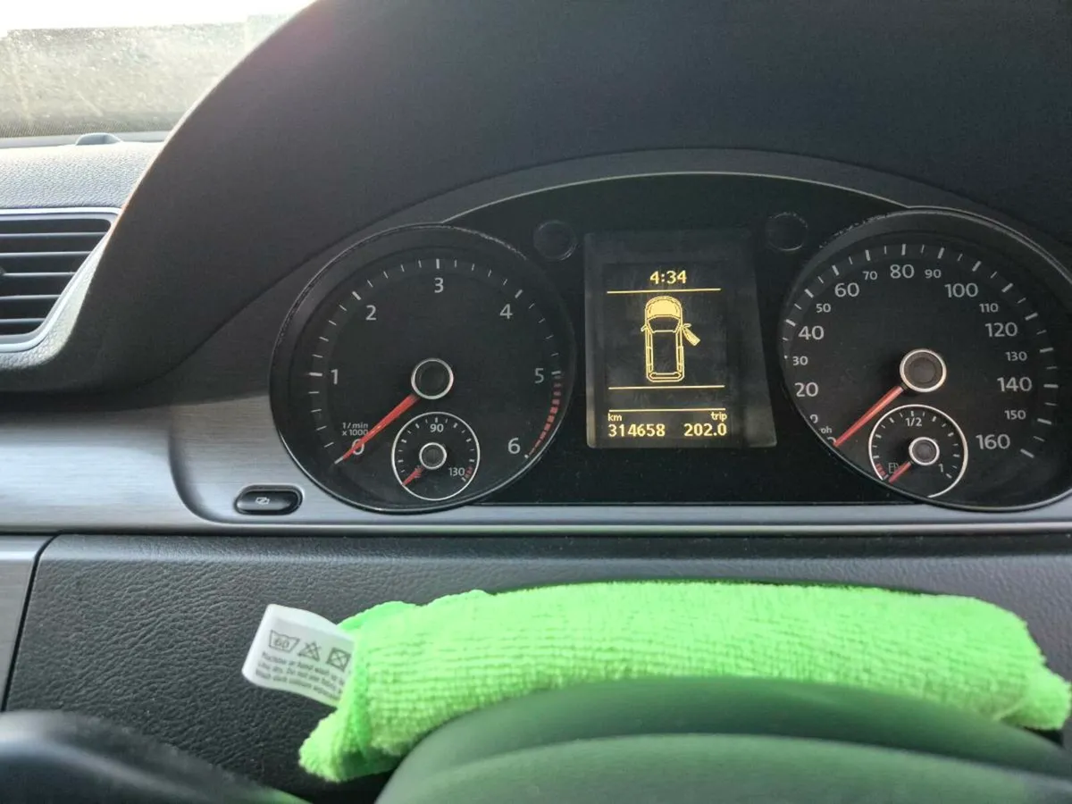 VW Passat Estate 2.0 TDI - Image 4