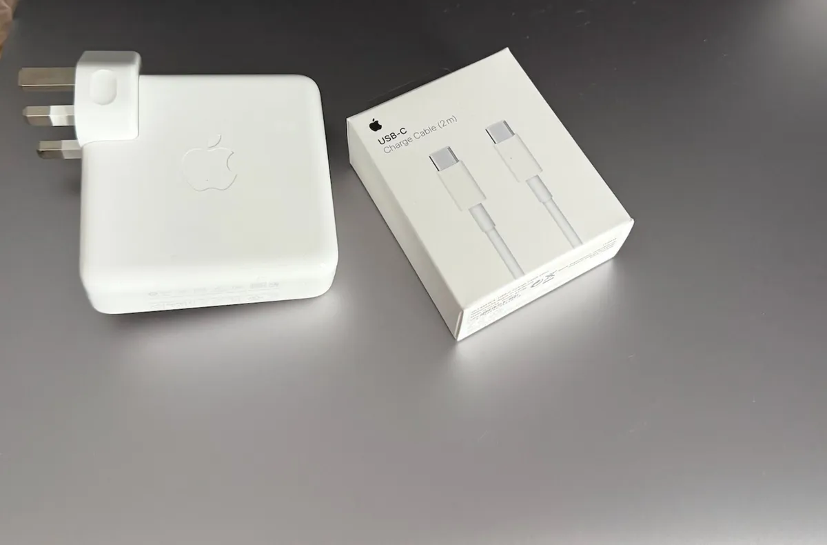 16" Apple MacBook Pro "Core i7" 2.6ghz - Image 2