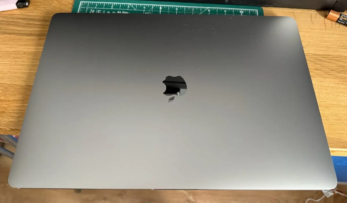 16" Apple MacBook Pro "Core i7" 2.6ghz - Image 3