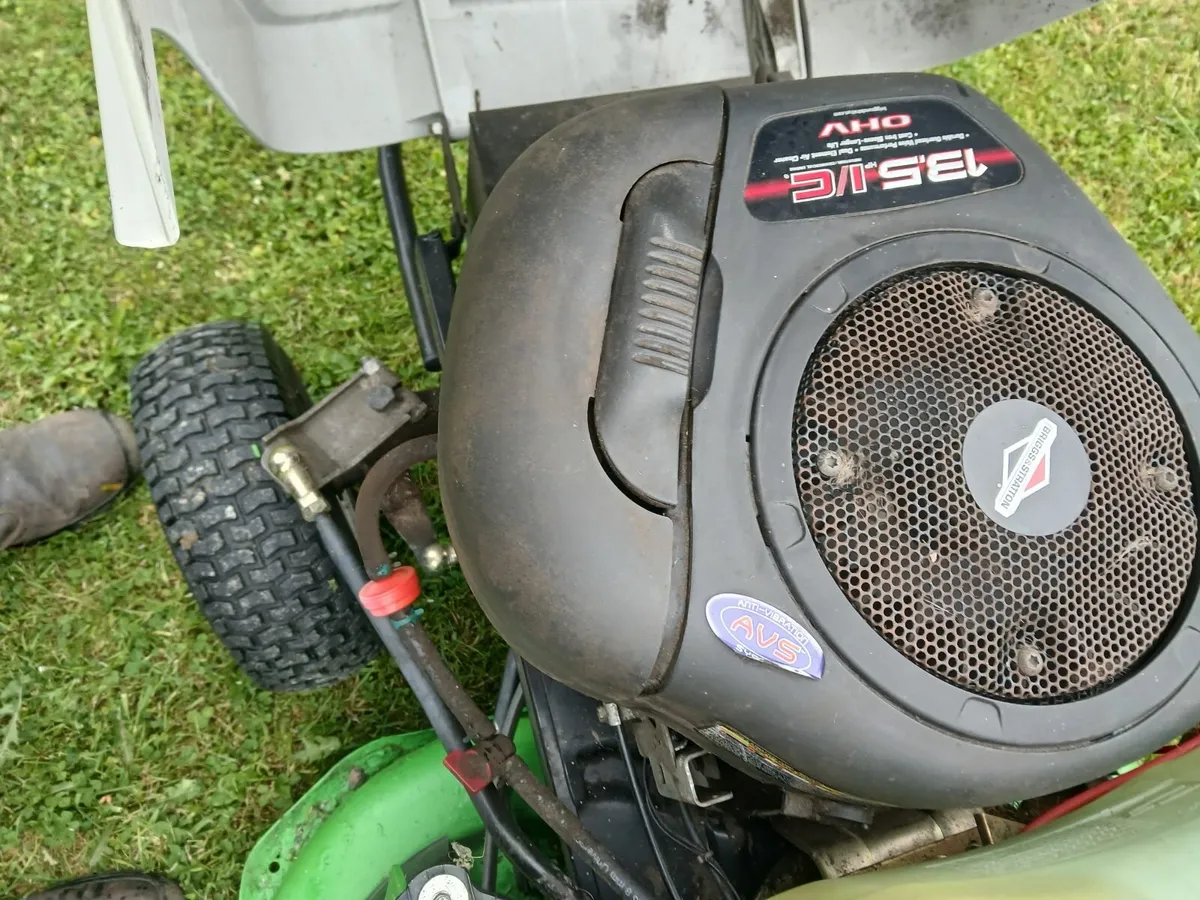 Tractor lawnmower - Image 1