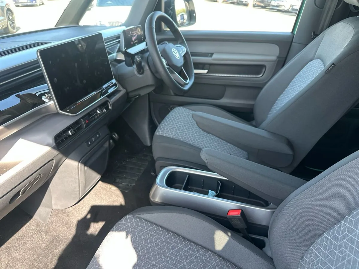 Volkswagen ID. Buzz Style 7-seater 86kwh 280HP - Image 3