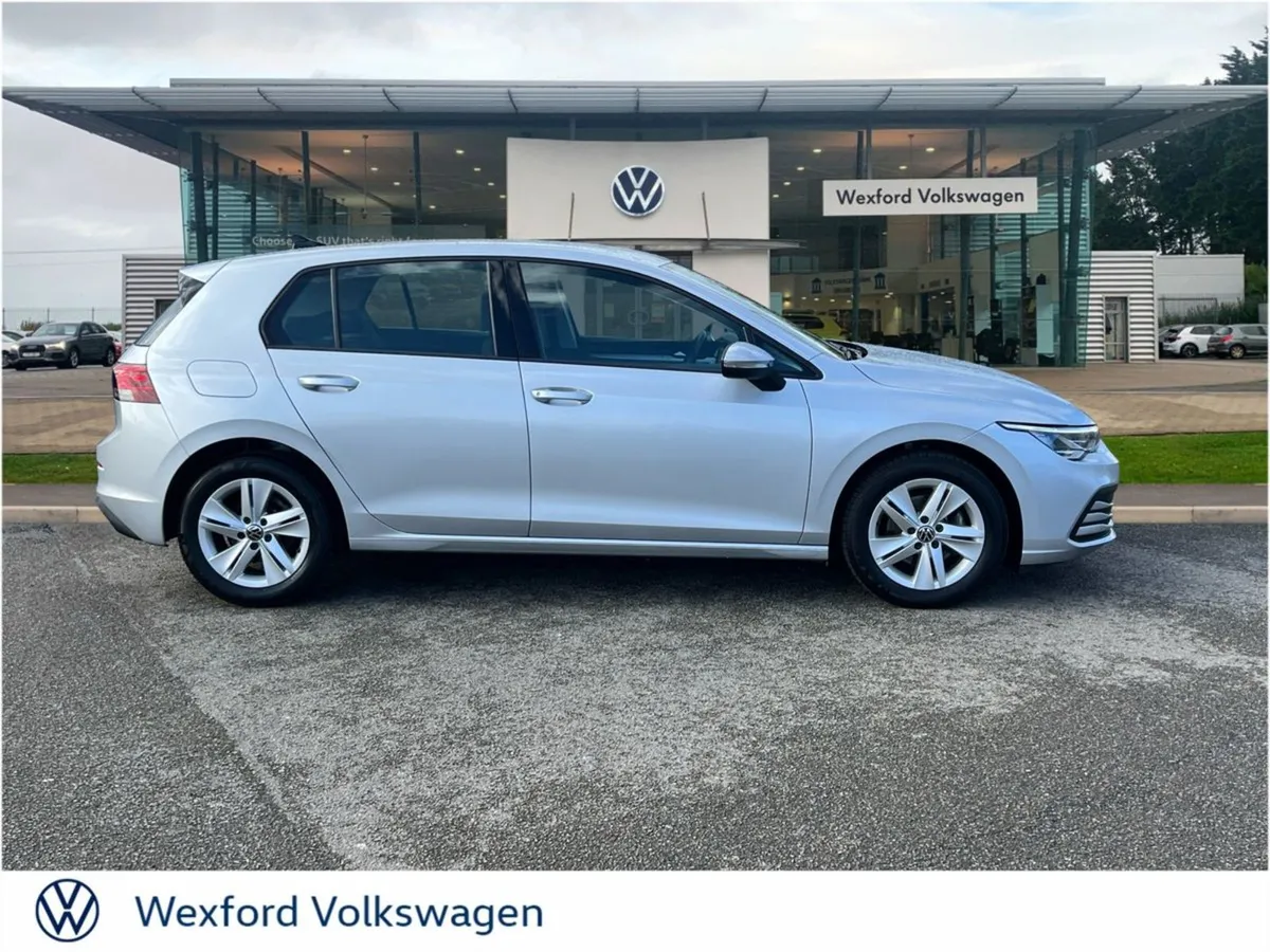 Volkswagen Golf Life 2.0tdi 115HP Manual - Image 4