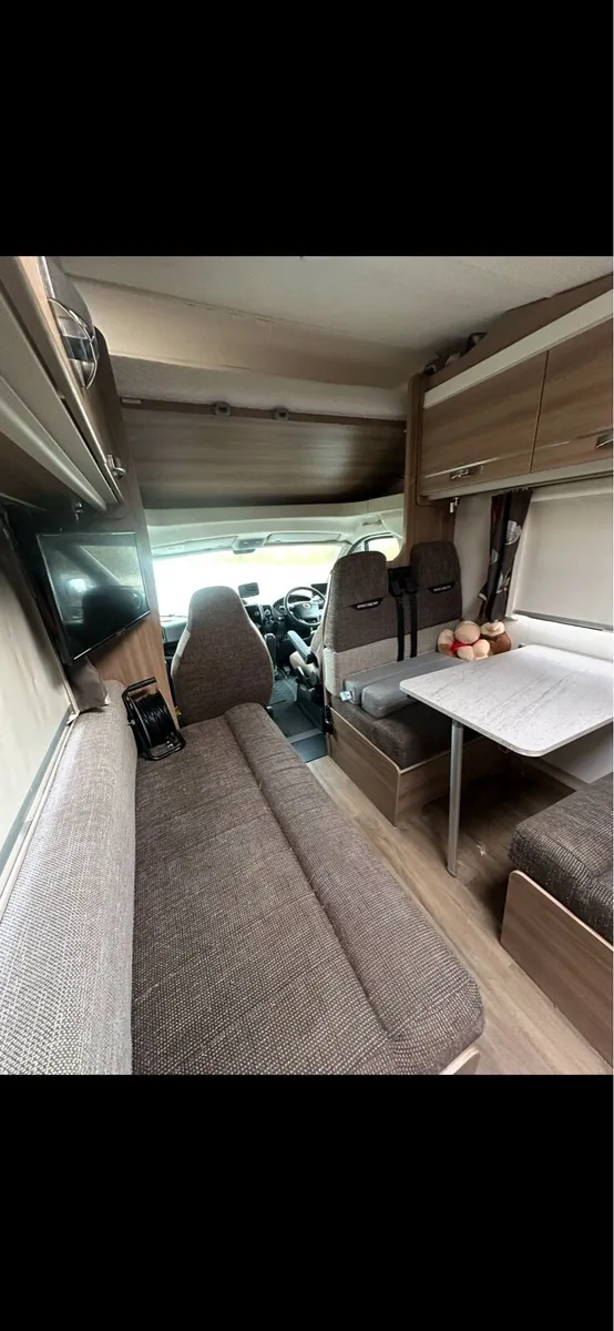 2015 6 belt motorhome - Image 3