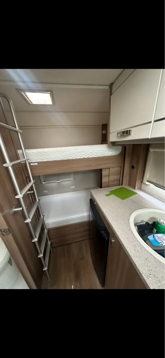 2015 6 belt motorhome - Image 4