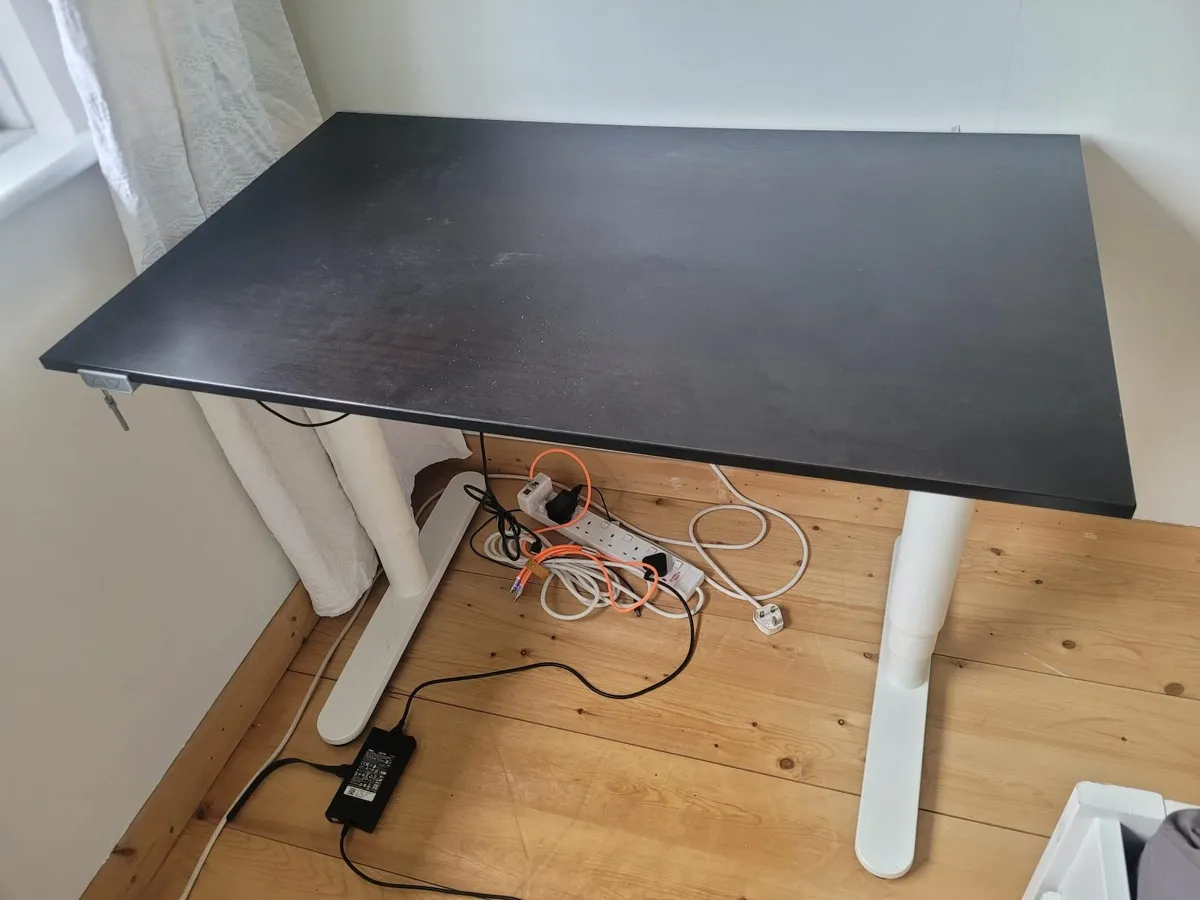 IKEA Bekant Sit Stand Electric Standing Desk