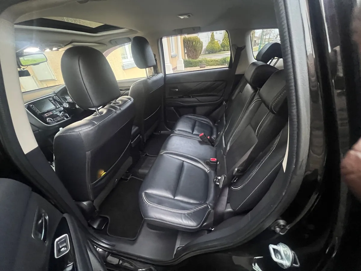 Mitsubishi Outlander 2016 PHEV - Image 3