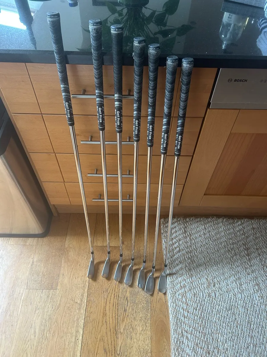 Titleist 620 CB Irons - Image 1