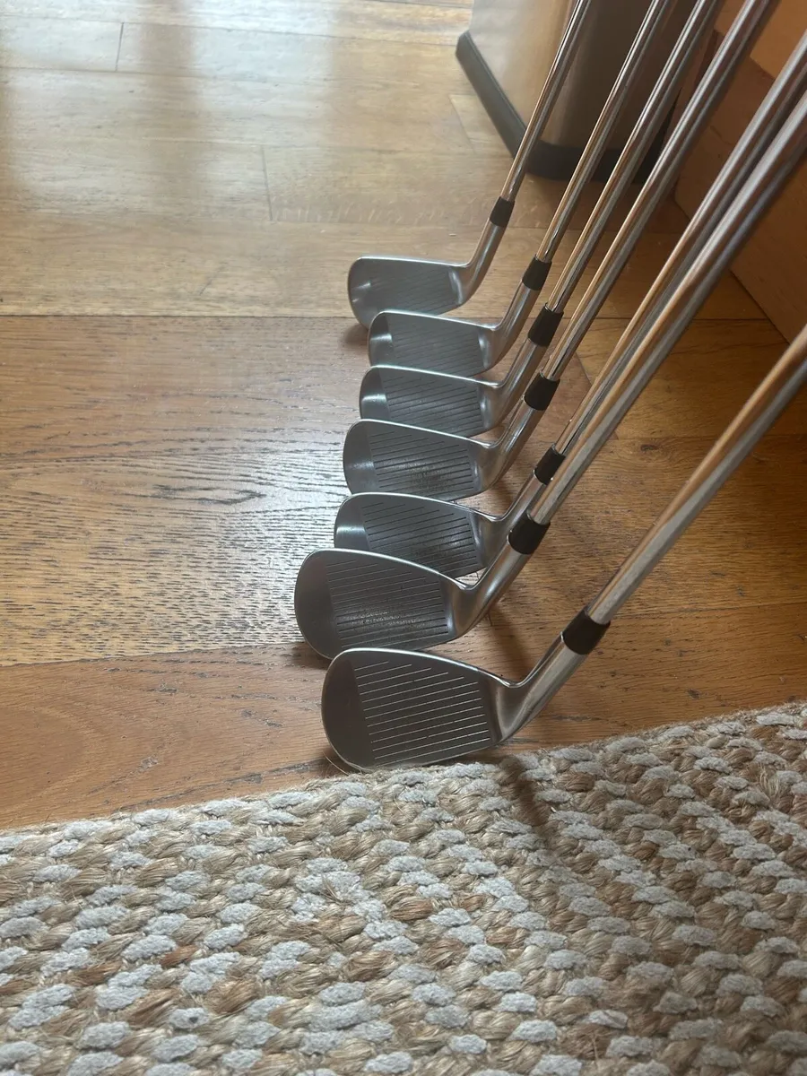 Titleist 620 CB Irons - Image 2