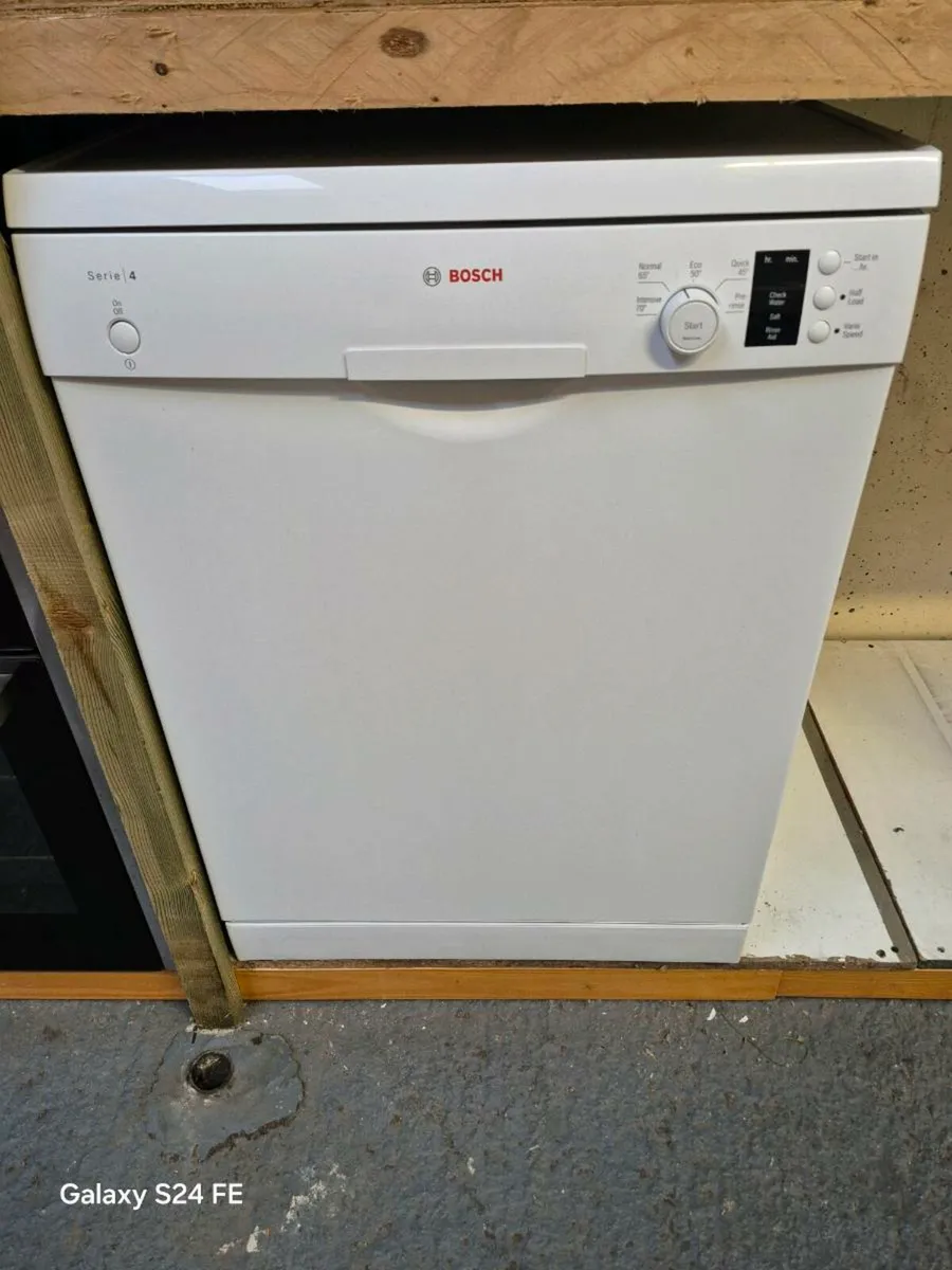 Bosch Series 4 Freestanding Dishwasher - Image 2