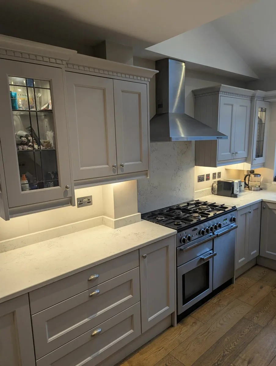 Solid wood painted kitchen - Image 1