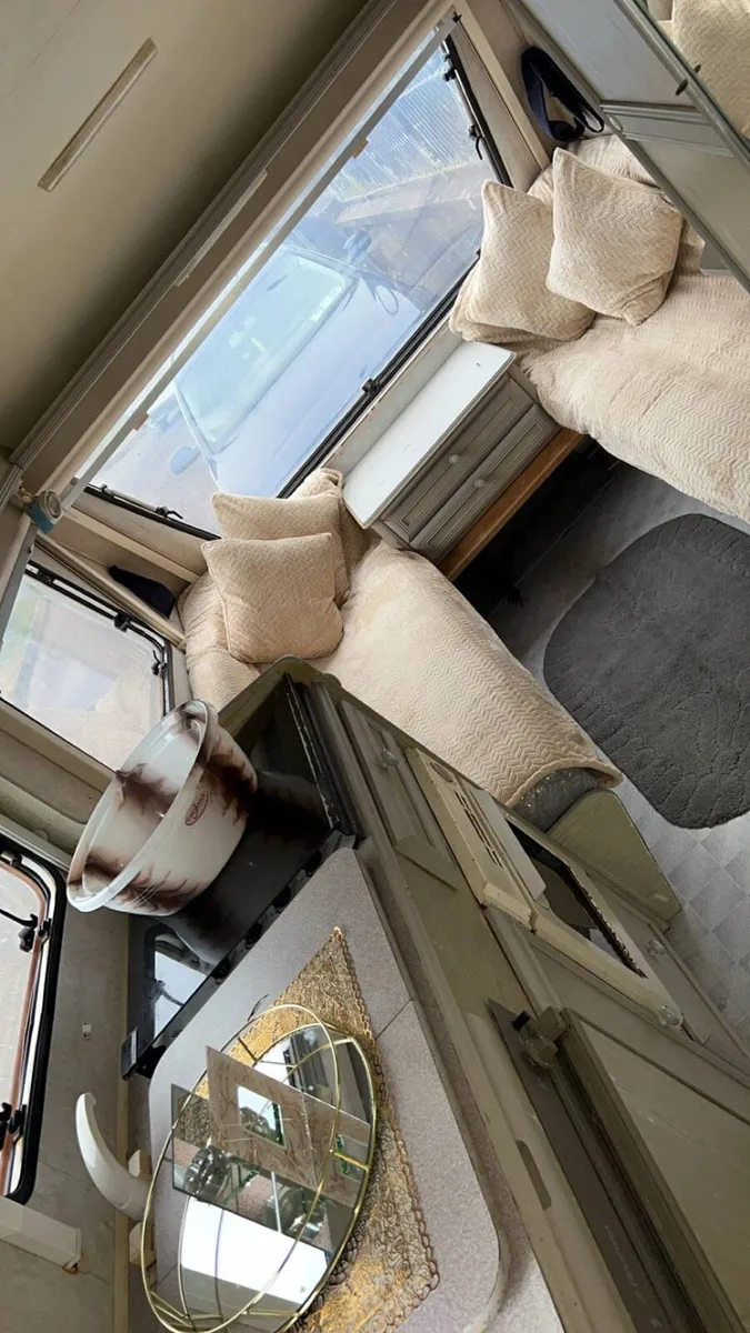 Caravan - Image 3