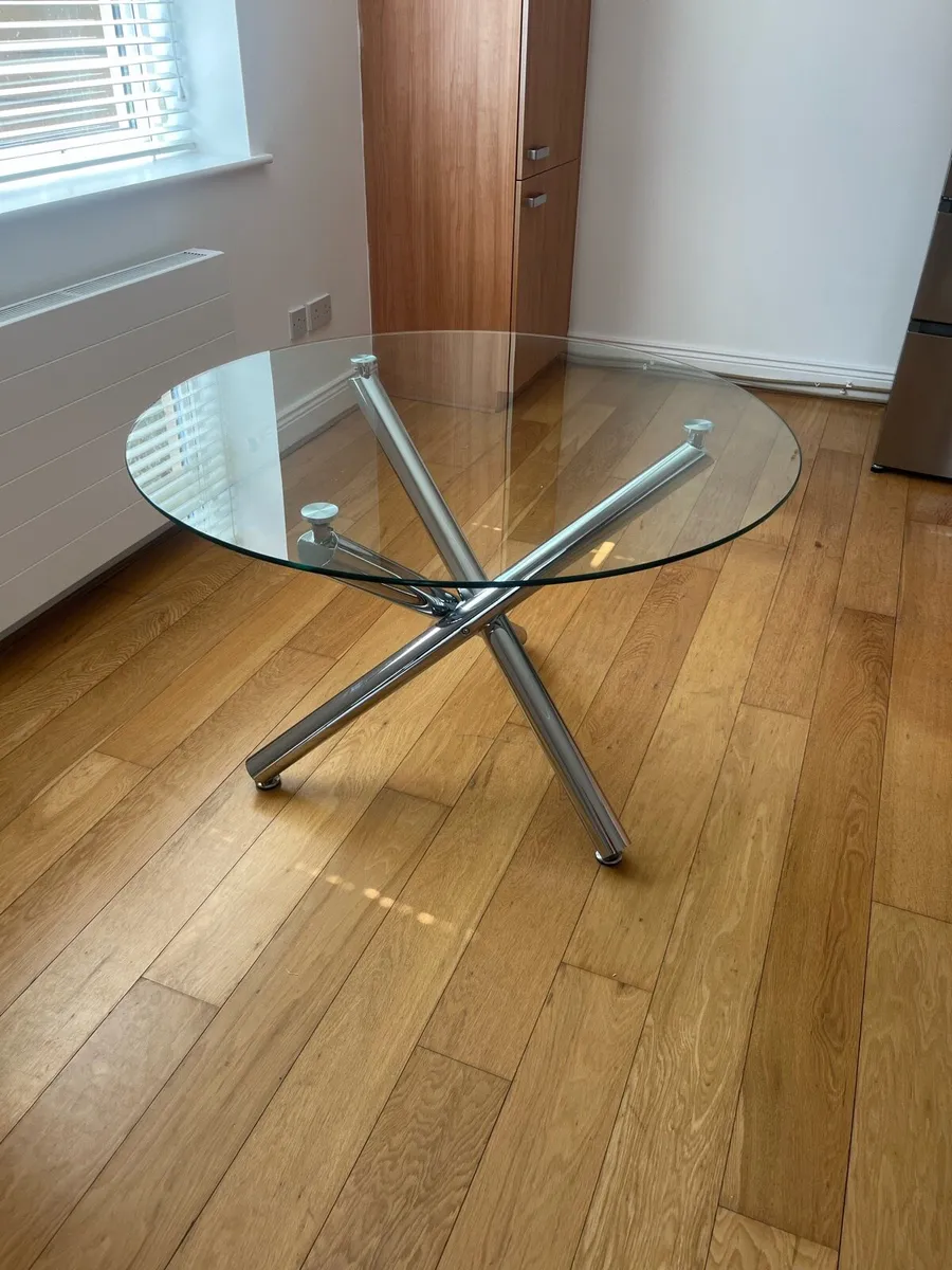 Glass dining table - Image 1