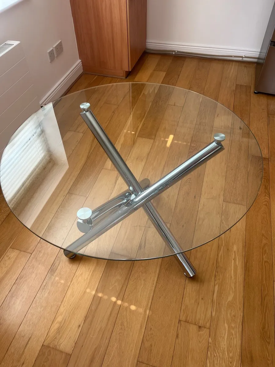 Glass dining table - Image 2