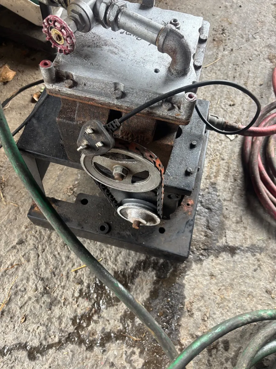 Diesel oil pump - Image 3