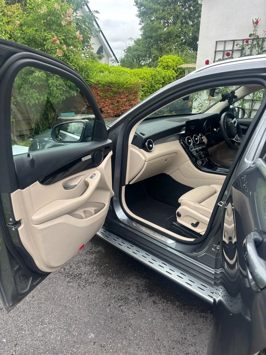 Car - Image 2