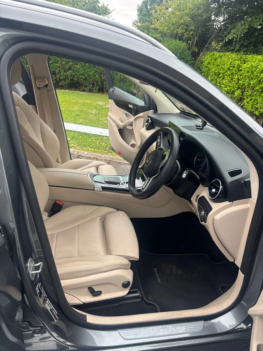 Car - Image 4