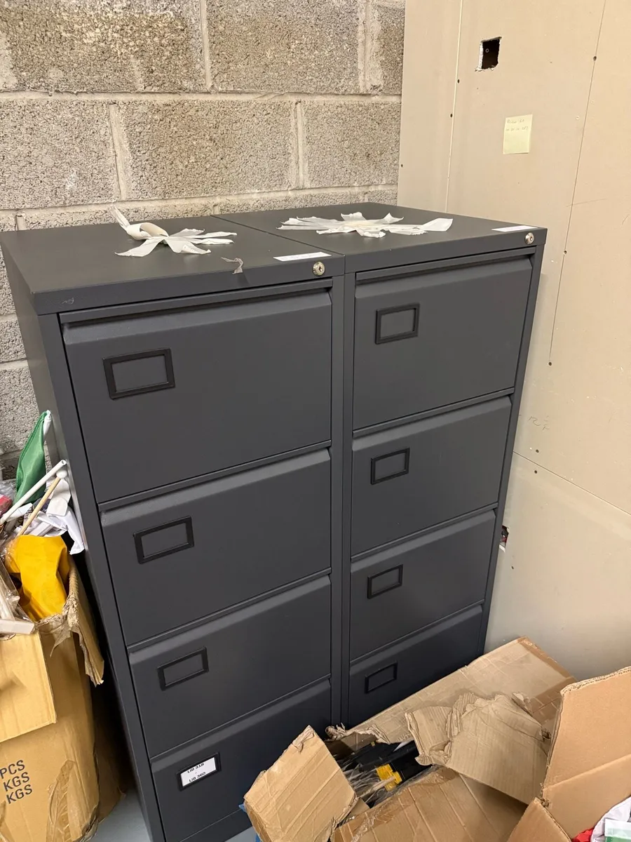 Office furniture - Image 1