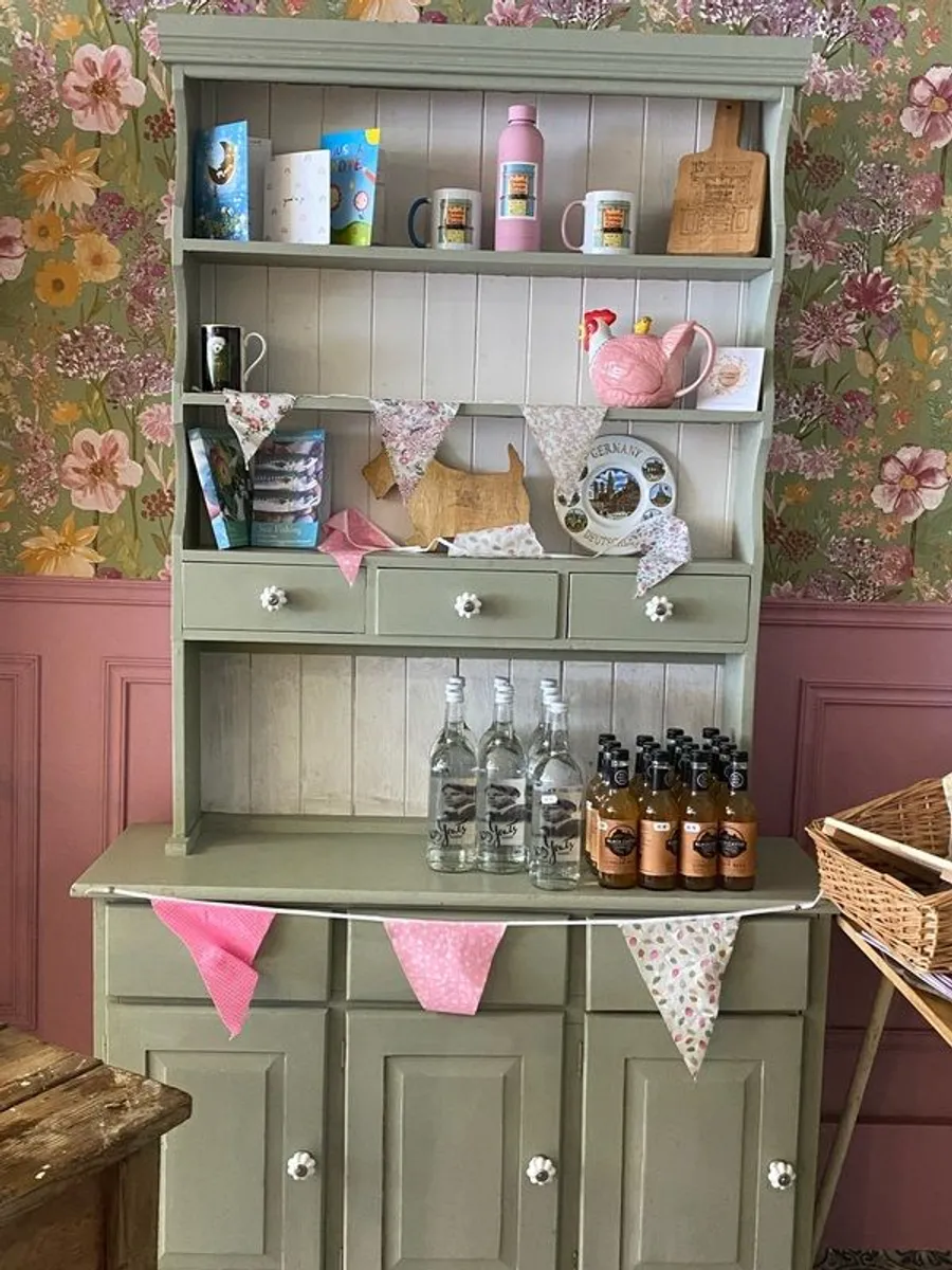 Shop display dressers - Image 1