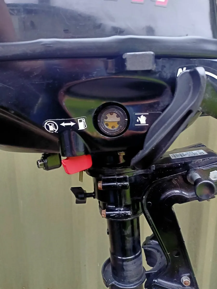 2.5HP 4 Stroke Mercury short shaft outboard engine - Image 2