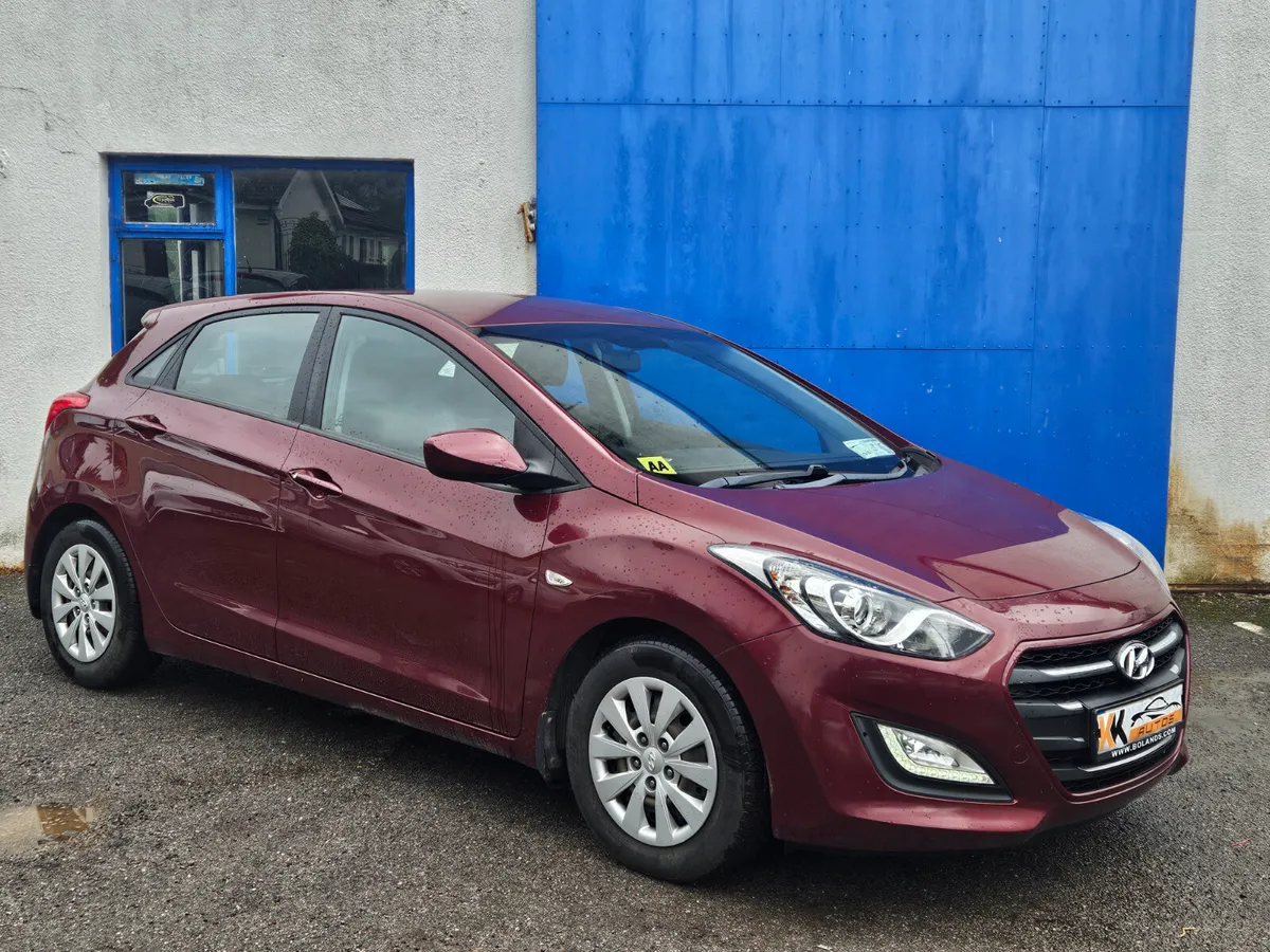 2016 Hyundai i30 | New Tyres, 1.4 Petrol - Image 4