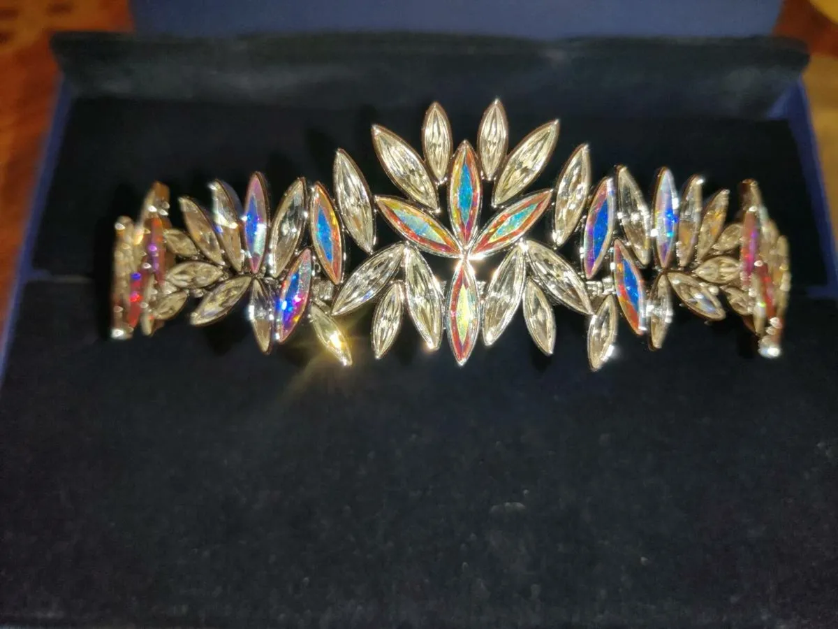 SWAROVSKI CRYSTAL, Ladies One Sized New Tiara ! - Image 1