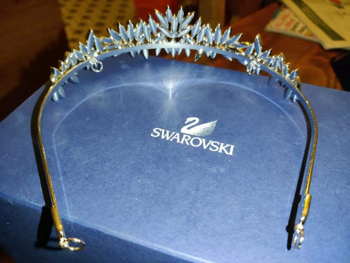 SWAROVSKI CRYSTAL, Ladies One Sized New Tiara ! - Image 2