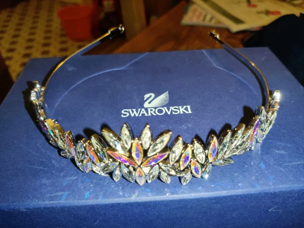 SWAROVSKI CRYSTAL, Ladies One Sized New Tiara ! - Image 3