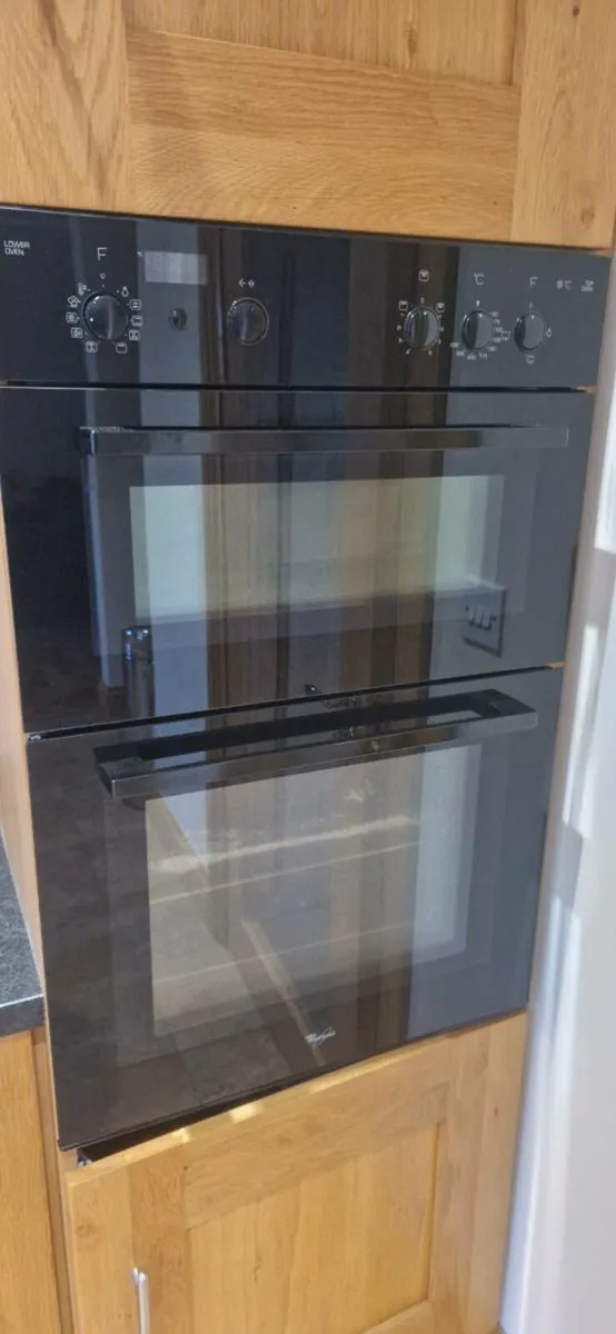Whirlpool standard double oven - Image 1
