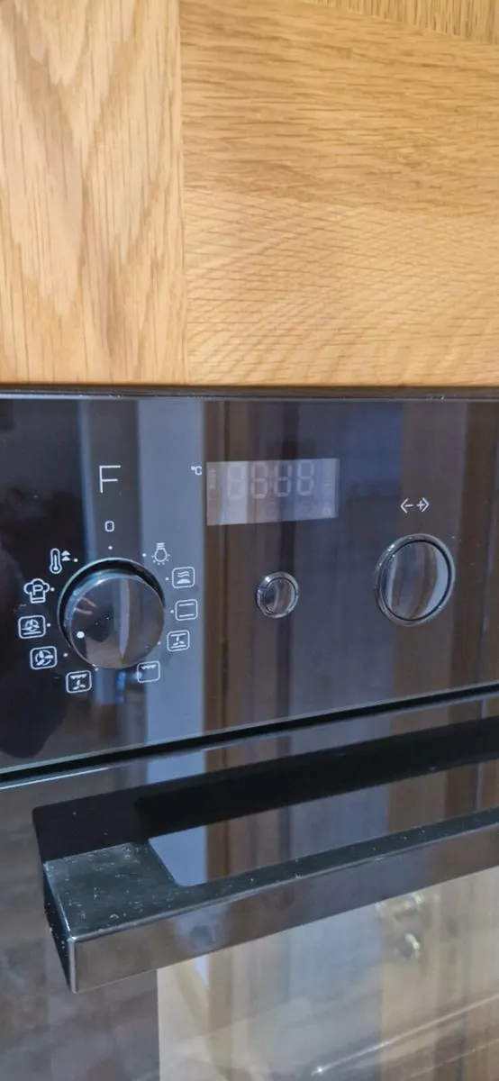 Whirlpool standard double oven - Image 2