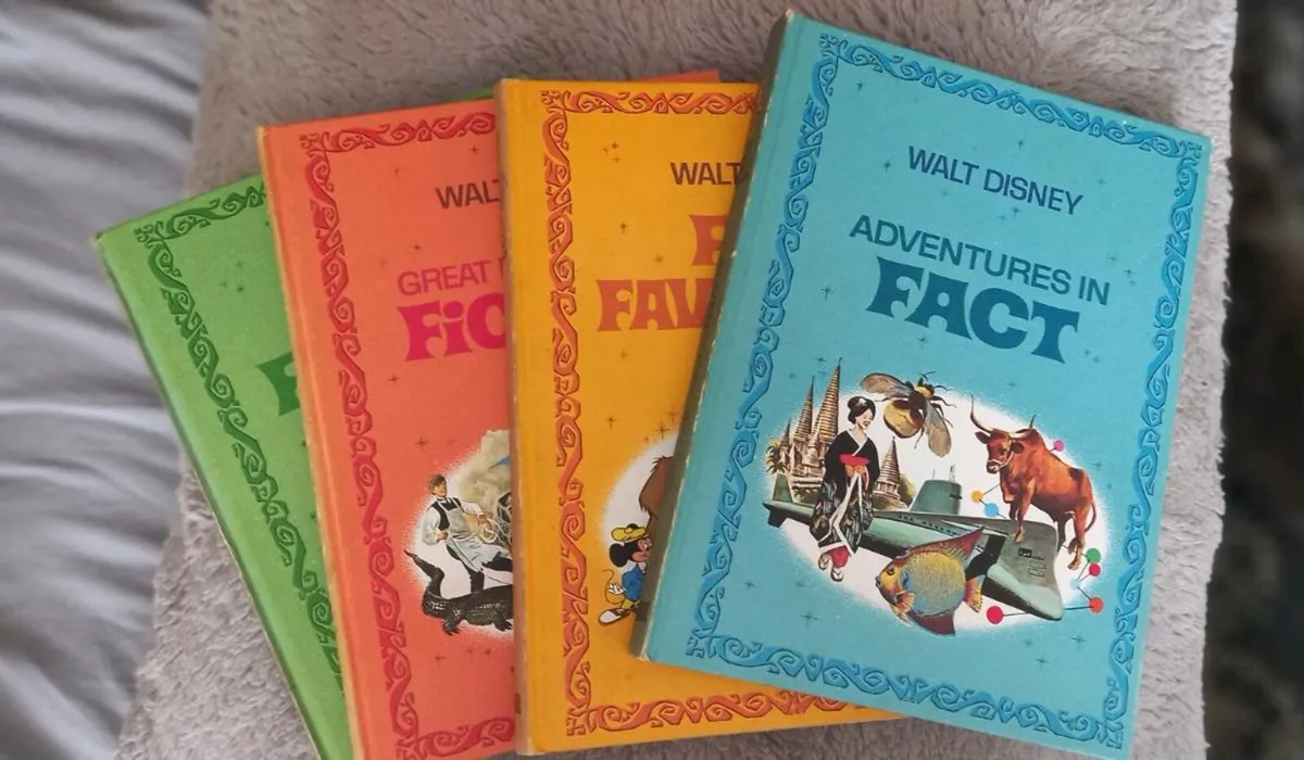 Vintage Walt Disney 4 Book Boxset complete set - Image 4