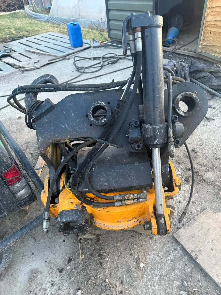 Engcon tiltrotator 65mm pins - Image 2