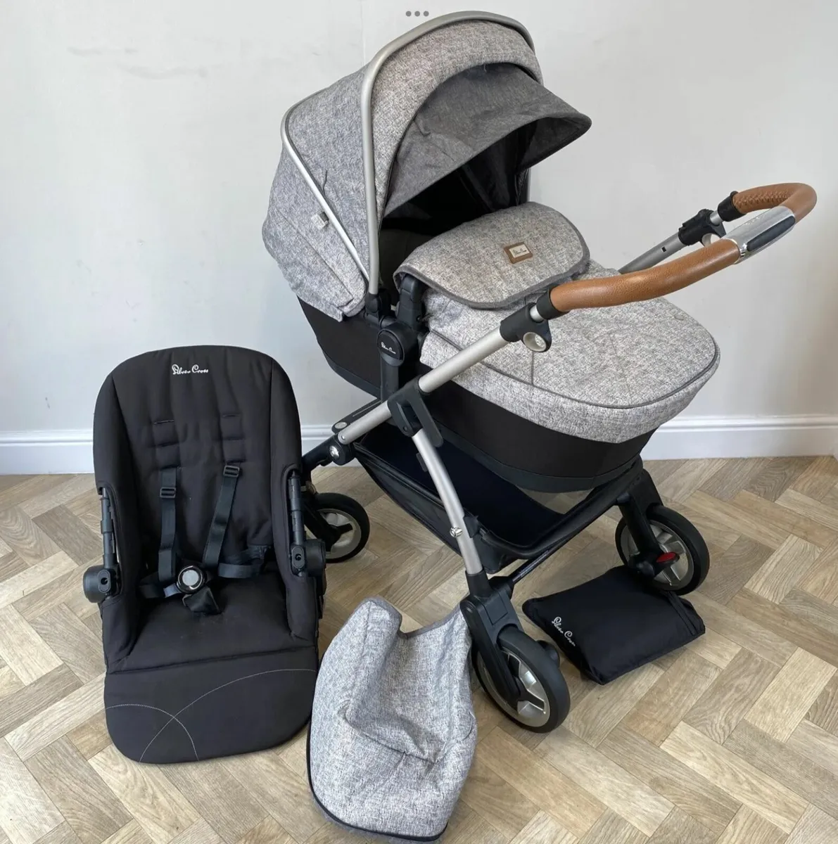 Silvercross Wayfarer Pram - Image 3