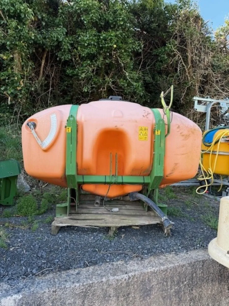 Used  Amazone FT1001 Front Sprayer Tank - Image 2