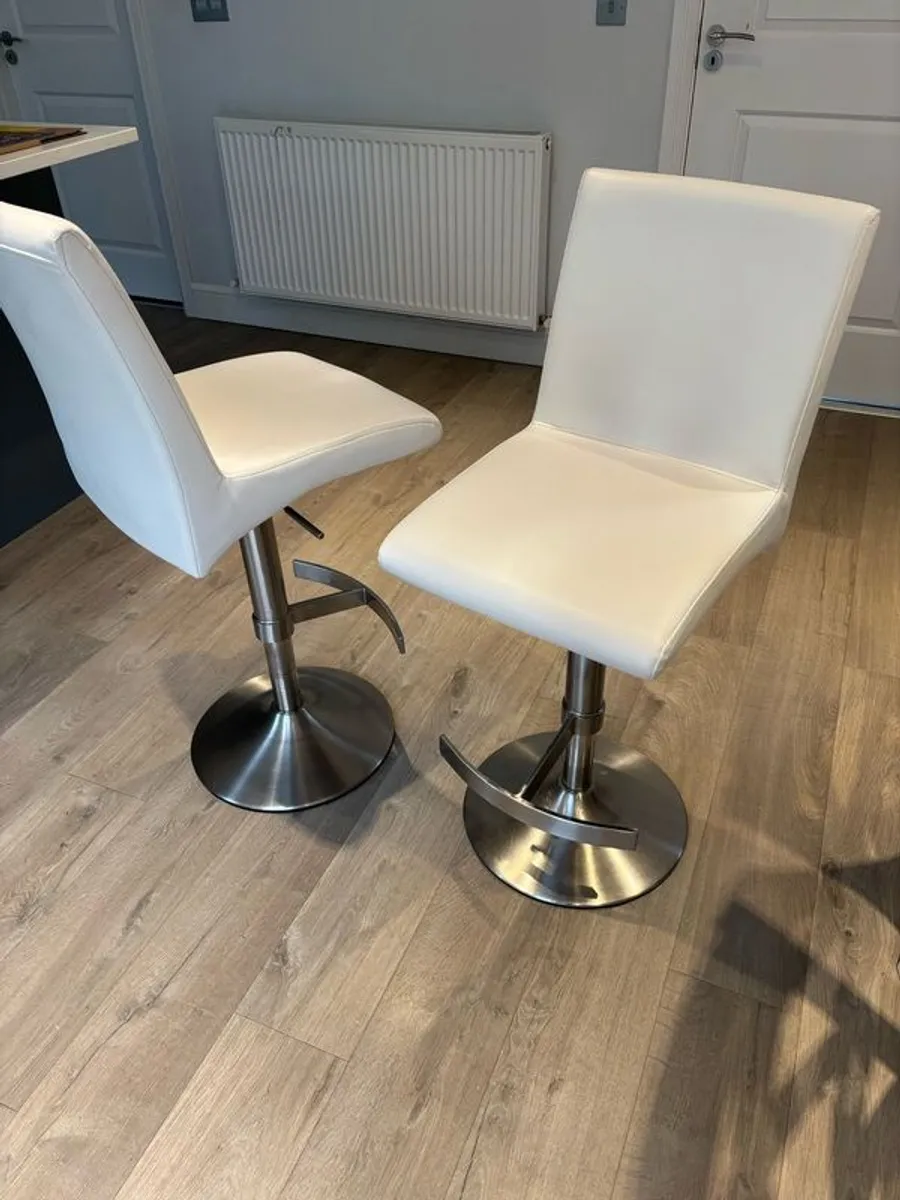 Breakfast bar stools - Image 2
