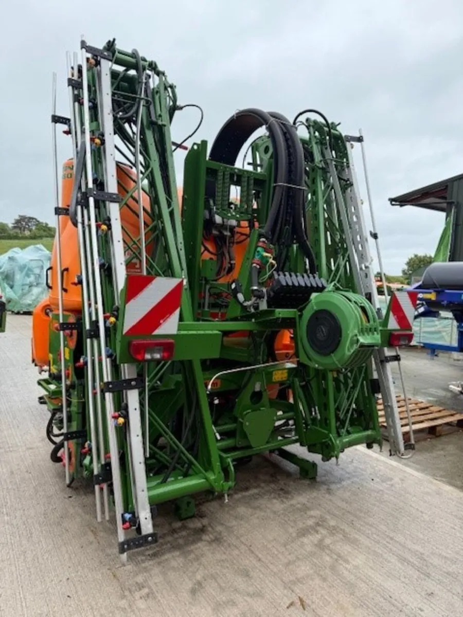 Used Amazone UF1801 24m Isobus Sprayer - Image 2