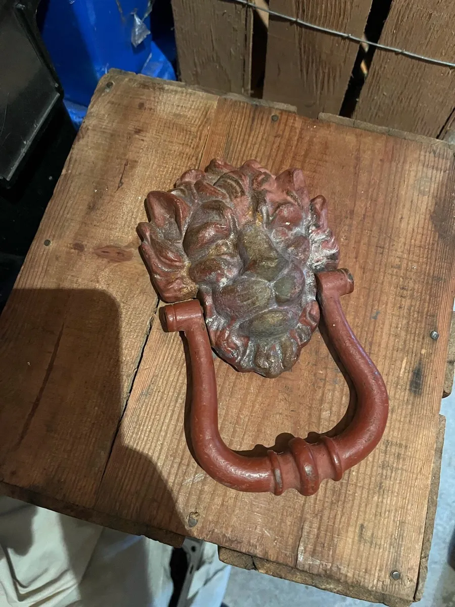 Antique cast iron door knocker - Image 1