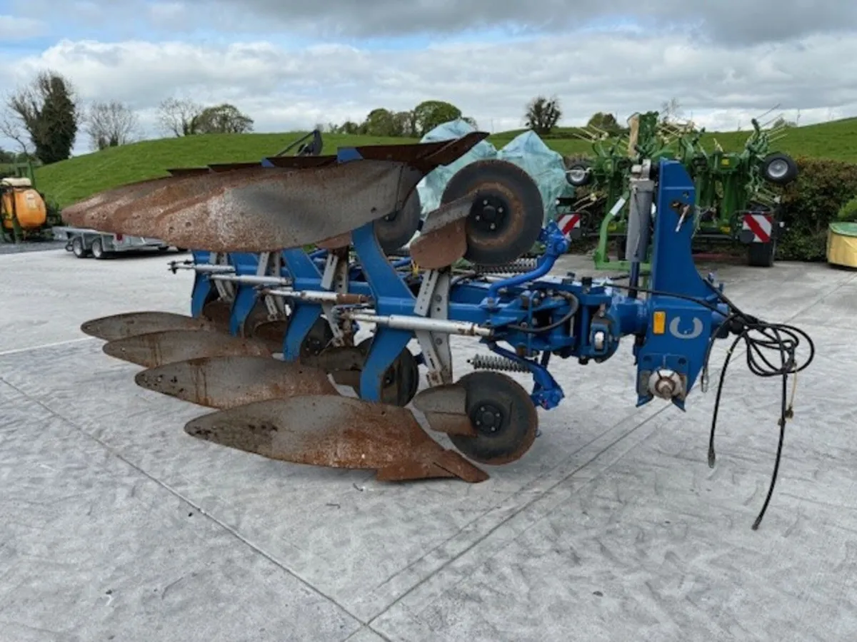 Used Overum CX VF4975 Variwidth 4F Plough c/w Disc - Image 2