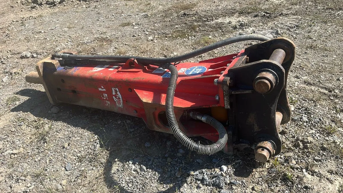 Breaker and riddle bucket - Image 1
